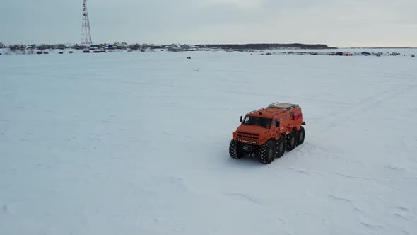 Eight - wheeled all - terrain vehicle