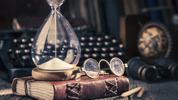 Timelapse video of pouring sand in an hourglass