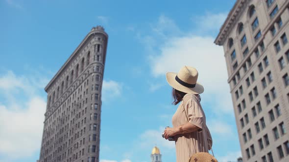 Young tourist at the Flatiron building