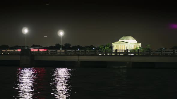 Memorial Jefferson in Washington, Night Traffic on the Bridge