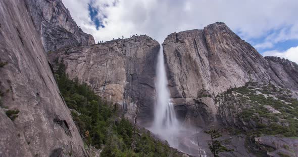 Yosemite Falls Time Lapse