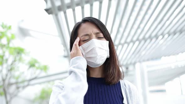 Woman suffer from headache 