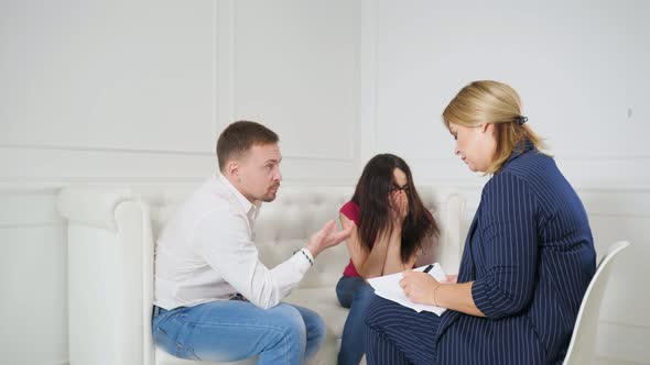 Female Psychologist Helping Worried Young Couple
