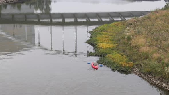 Kayaking in downtown Columbus, Ohio on the Scioto River on a misty day.