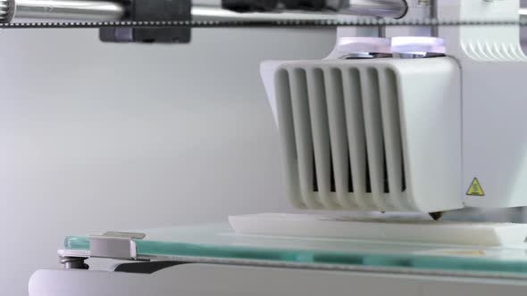 Time lapse of White 3D printing piece