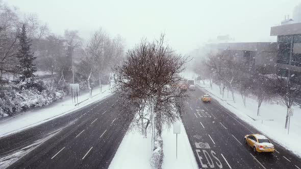 Snowy Traffic, Street 4K