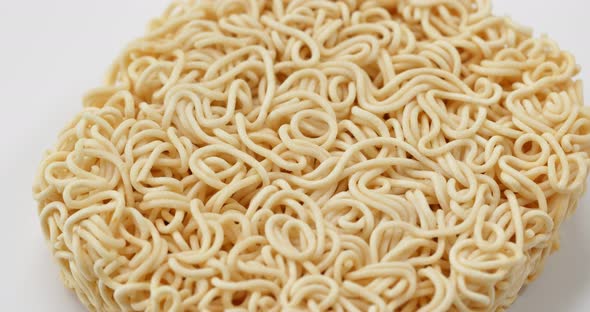 Dry instant noodles