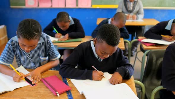 Schoolkids studying in the classroom 4k