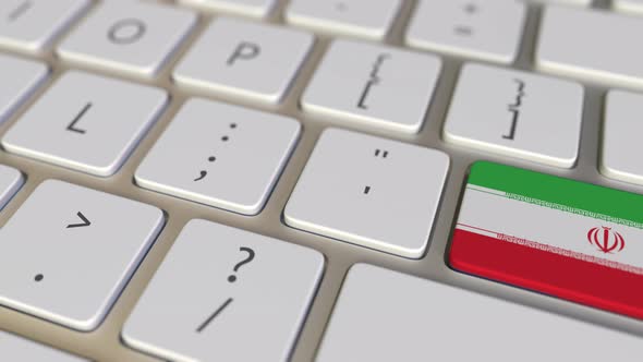 Key with Flag of Iran Switches To Key with Flag of the USA alt