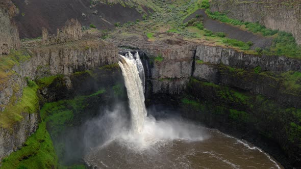 Dramatic Waterfall Zoom Out With Palouse Falls Raging Slow Motion