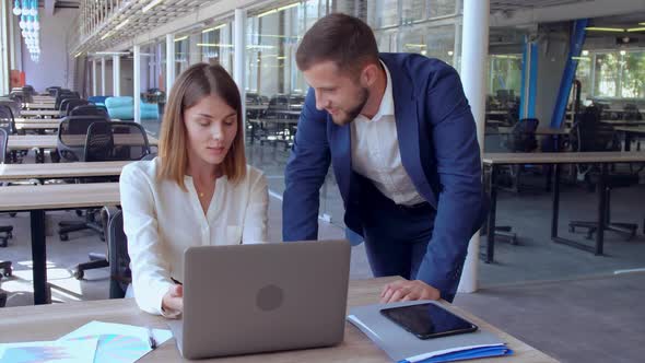 Young Business Team Works in Office