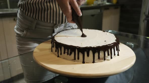 Decorating a drip cake