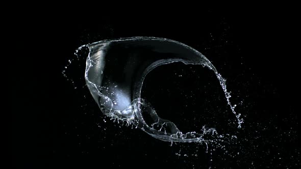 Water splash against black drop, Slow Motion alt