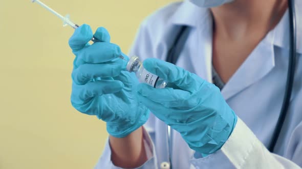 Skillful Doctor Prepare Vaccine Proficiently Before Injection