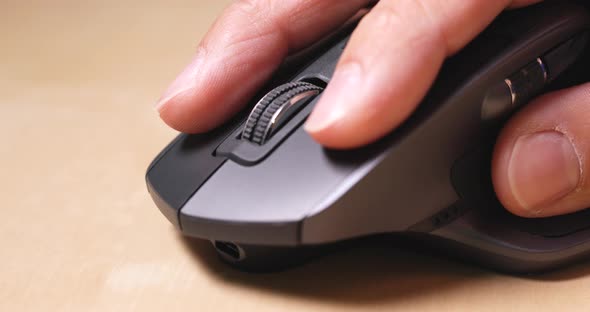Man use of computer mouse