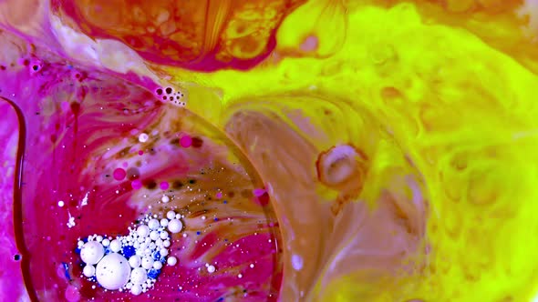 Colorful Ink Spheres On Oil 18 alt