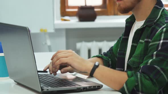 Smart Student Searches for Information on the Computer