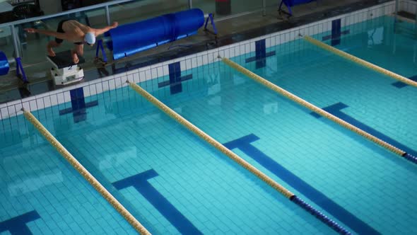 Swimmer training in a swimming pool