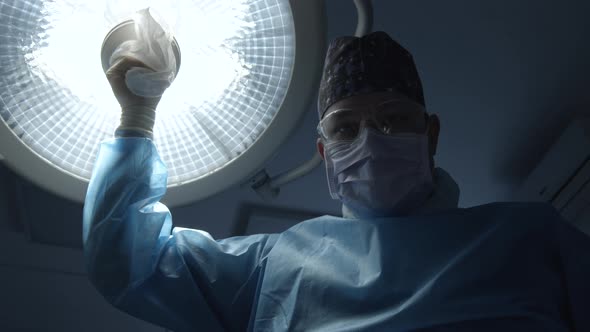 The Surgeon Directs White Light in the Operating Room Directly To the Camera