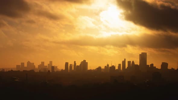 Timelapse of beautiful sun rays over iconic London skyline hazy morning