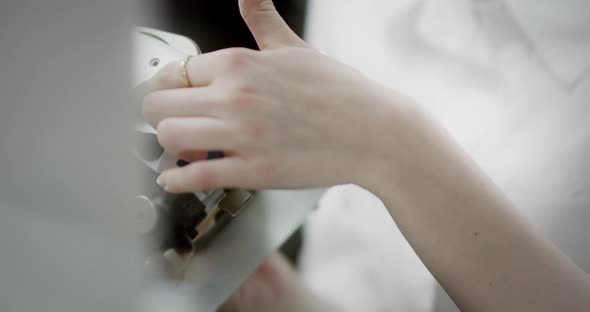 A female dentist technologist holds a mock-up of a jaw in her hands. Making dentures