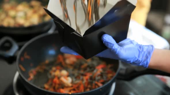 Street Chef Puts Thai Food in a Box