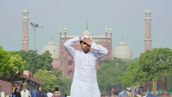 Muslim man getting ready for namaaz in front of Jama Masjid Delhi