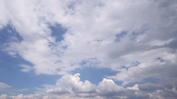Vibrant blue sky with cloud on a cloudy day time lapse. alt