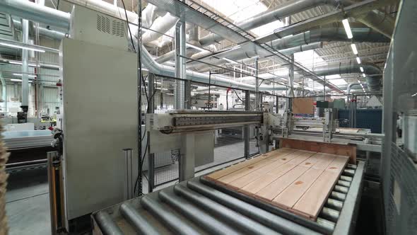 automatic conveyor makes many pieces of parquet board move fast in manufacturing plant