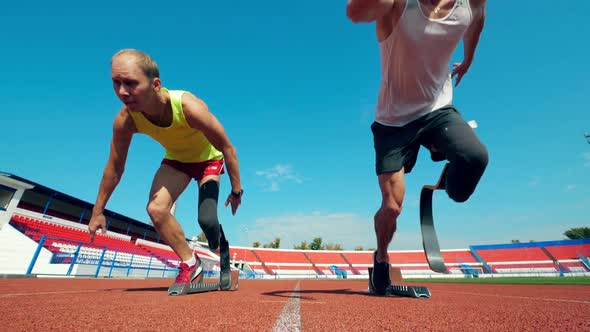 Sportsmen with Artificial Legs Start Running