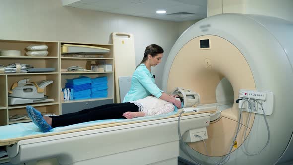 Medical scanning equipment and a female patient