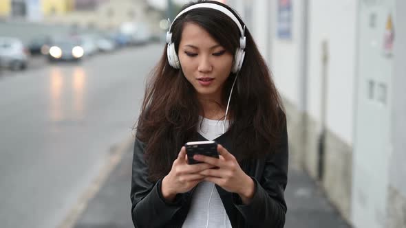 young asiatic woman listening music