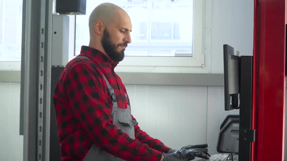 Professionalmechanic Use Computer at Car Repair Station