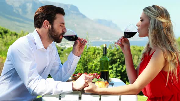 Couple romancing in outdoor restaurant 4k