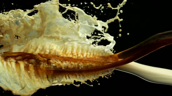 Coffee and milk collision splash in midair, Slow Motion alt