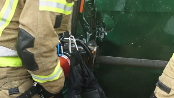 Firefighter Uses Jaws of Life To Extricate Trapped Victim From the Car