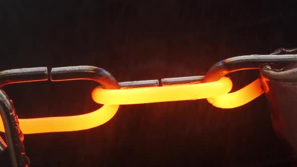 Real Chain slowly heats up, then the weakest link finally breaks.