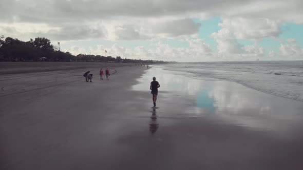 Bali Morning Runnig Man in Kuta