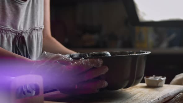 Bake the Dough for the Cake in the Form of Baking