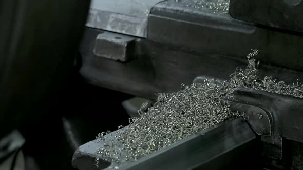 the Process of Grinding Large Metal Cylindrical Parts in Production