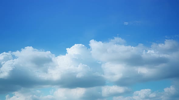 4K Sky Time lapse, Clear very nice soft blue sky, white rolling.