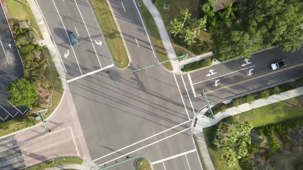 perfect traffic timelapse of clean picture-perfect roads and palm trees in Florida