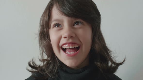 Smiling Girl Face alt