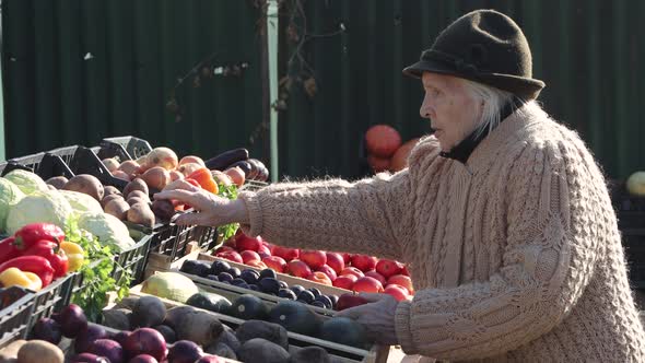 Buying potatoes at the market.