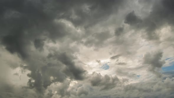 220511_Dramatic sky with storm cloud on a cloudy day time lapse.