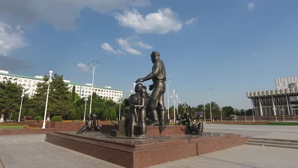 memorial "friendship of peoples" in tashkent