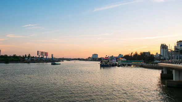 Time lapse: Can Tho city skyline boats on Mekong River, Vietnam