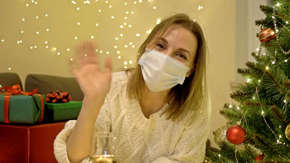 Woman Isolated During the Quarantine Period Wishes Her Friends Merry Christmas Via the Internet