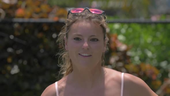 A young woman playing tennis with her boyfriend while on vacation.