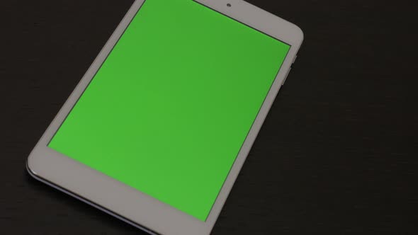 Green screen on tablet PC while panning 4K 2160p UHD footage - Greenscreen display on PC tablet clos